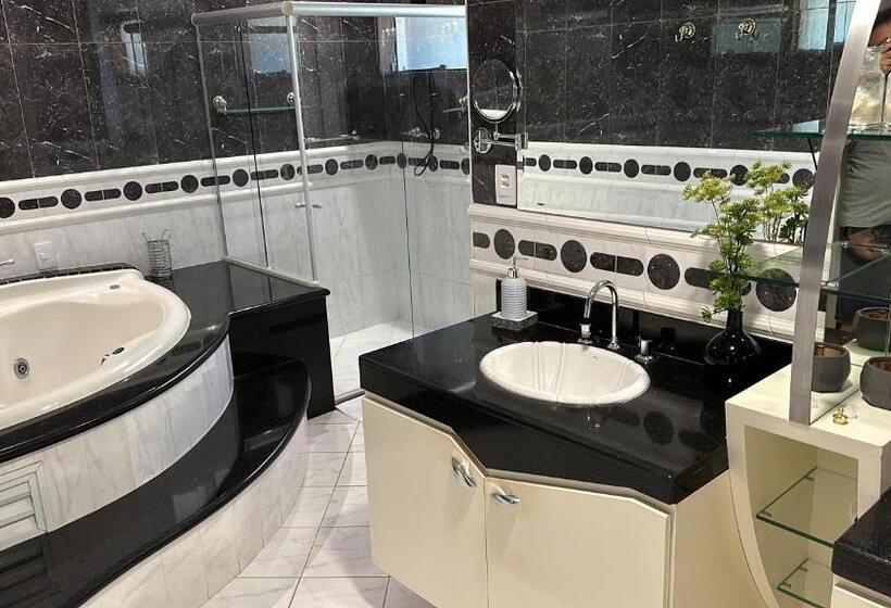 Suite mit Hydromassage, Job&joy Business Hostels