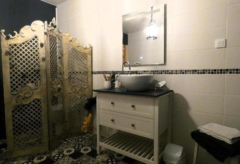 غرفة عائلية, élégante Chambre Rétro Chic Avec Lit King Size Proche Commerces Et Autoroute A10   Fr 1 581 112