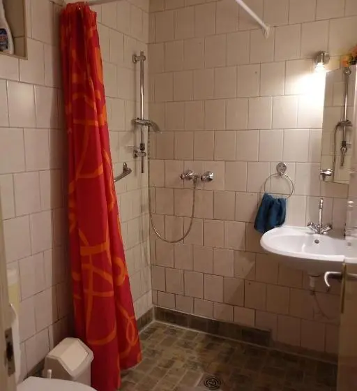 Perhehuone, Páfrány Vendégház