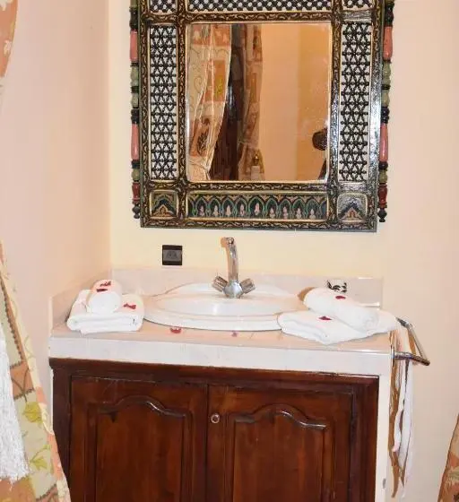 庭の見えるジュニアスイート, Riad Le Petit Jardin