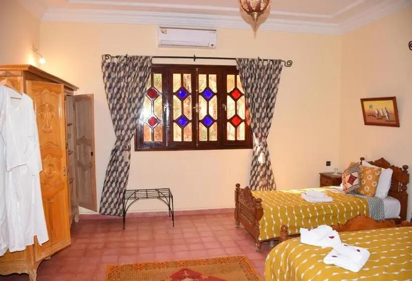 庭の見えるスタンダードトリプルルーム, Riad Le Petit Jardin