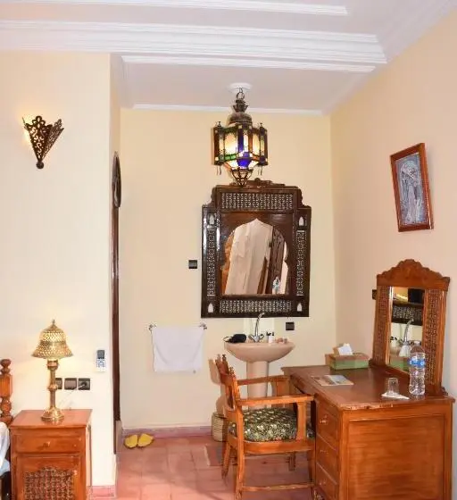 庭の見えるスタンダードトリプルルーム, Riad Le Petit Jardin