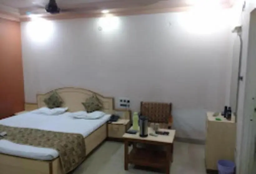 スタンダードルーム, Mayur Restaurant Chandrapur