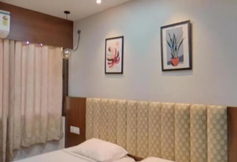 スタンダードルーム, Mayur Restaurant Chandrapur