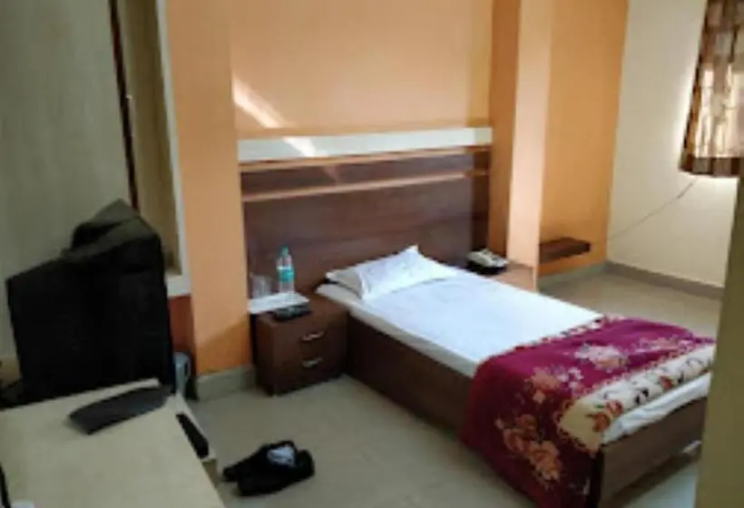 スタンダードルーム, Mayur Restaurant Chandrapur