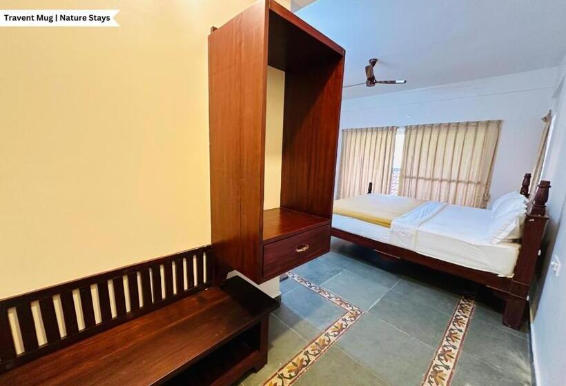 Quarto Triplo Estandar, Pepper Corn Retreat By Travent Mug