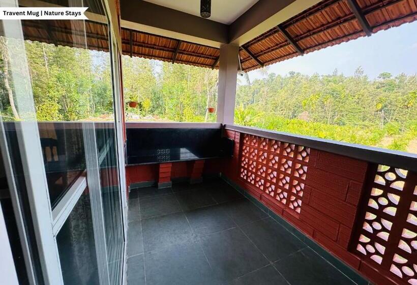 Quarto Triplo Estandar, Pepper Corn Retreat By Travent Mug