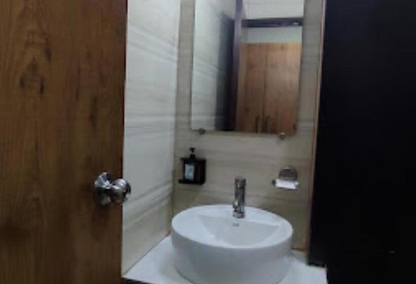 Quarto Deluxe, Siddharth Premiere Chandrapur