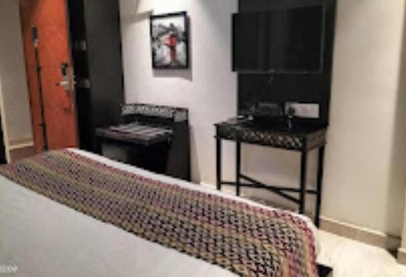 Quarto Deluxe, Siddharth Premiere Chandrapur