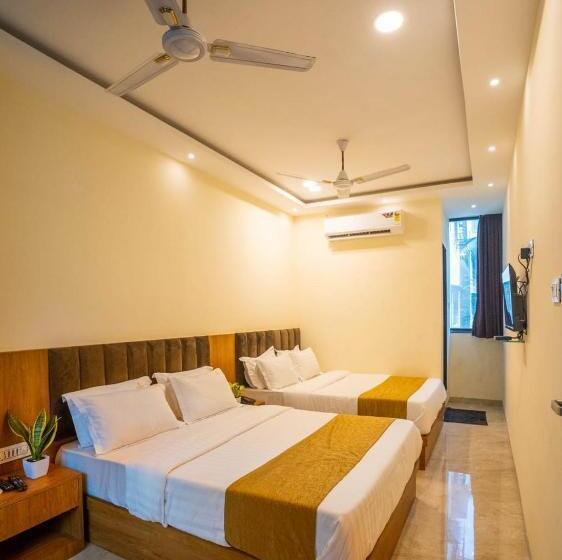 Perhehuone, The Platinum