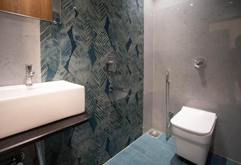 Perhehuone, The Platinum