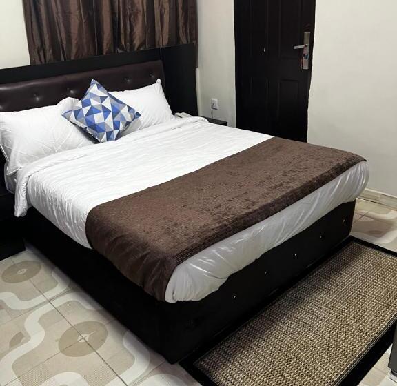 اتاق استاندارد, New Heights Castle Hotels