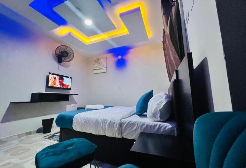 اتاق سوپریور, New Heights Castle Hotels