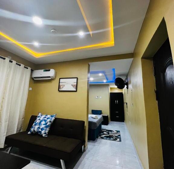 سوییت اجرایی, New Heights Castle Hotels