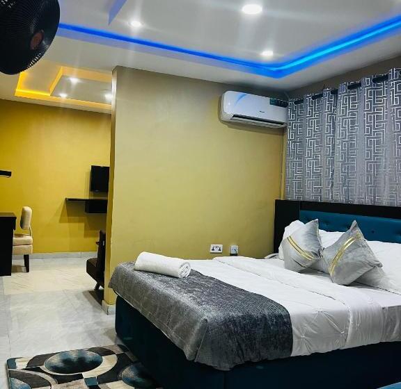 سوییت اجرایی, New Heights Castle Hotels