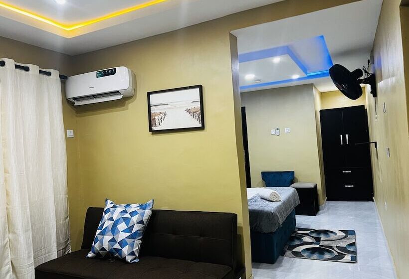 سوییت اجرایی, New Heights Castle Hotels