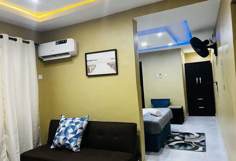 سوییت اجرایی, New Heights Castle Hotels