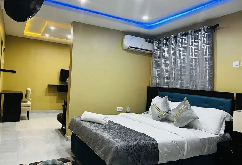 سوییت اجرایی, New Heights Castle Hotels
