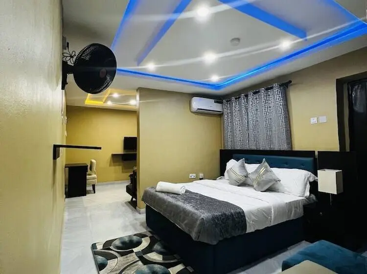 سوییت اجرایی, New Heights Castle Hotels