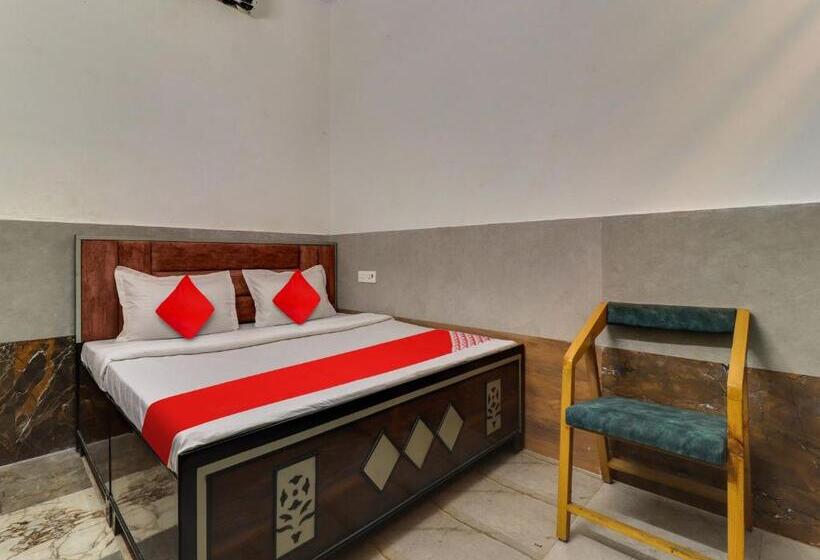 트리플 클래식 룸, Oyo Hotel Indian Era