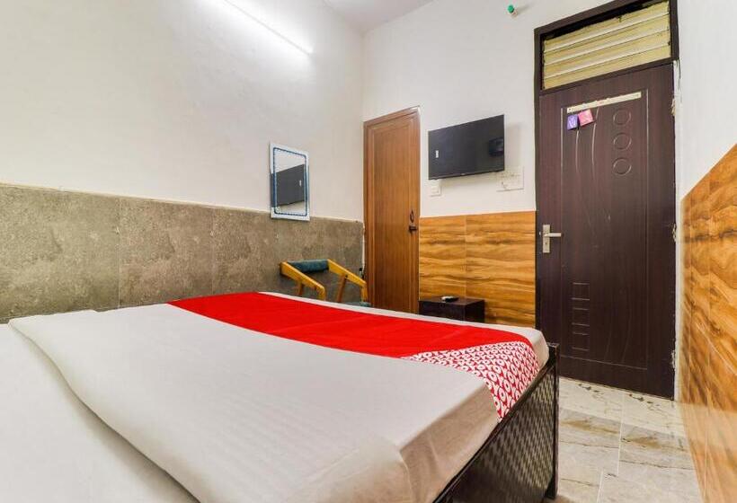 트리플 클래식 룸, Oyo Hotel Indian Era