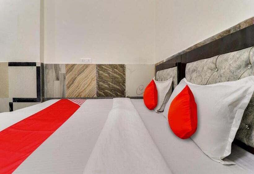 트리플 클래식 룸, Oyo Hotel Indian Era