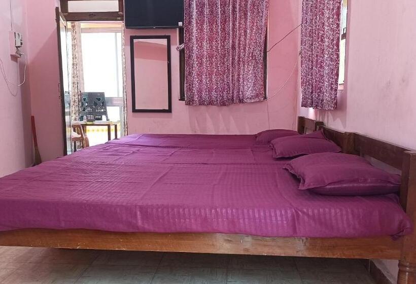 家庭间, Haldankar Guest House