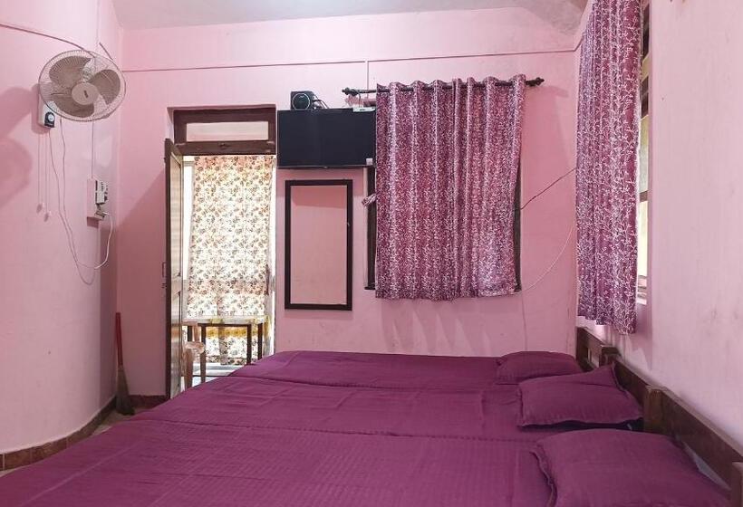 Семейный Номер, Haldankar Guest House