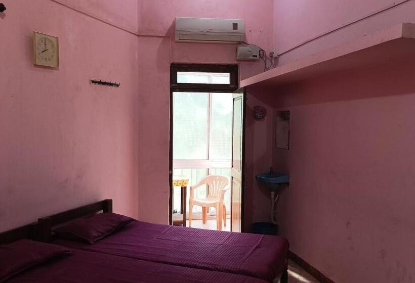 家庭间, Haldankar Guest House