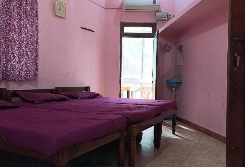 家庭间, Haldankar Guest House