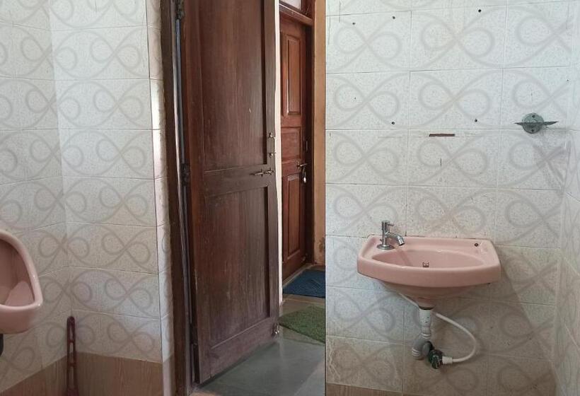 家庭间, Haldankar Guest House