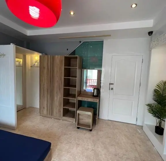 バルコニー付きデラックスルーム, Petunya Phuket Guest House