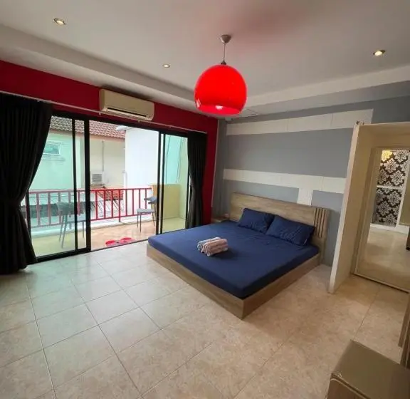バルコニー付きデラックスルーム, Petunya Phuket Guest House