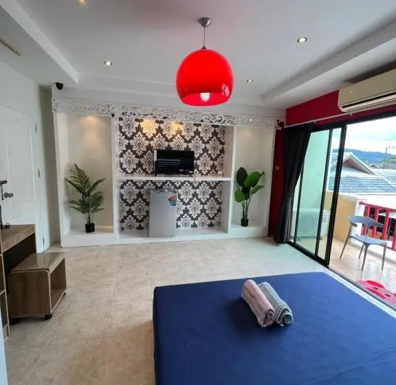 バルコニー付きデラックスルーム, Petunya Phuket Guest House