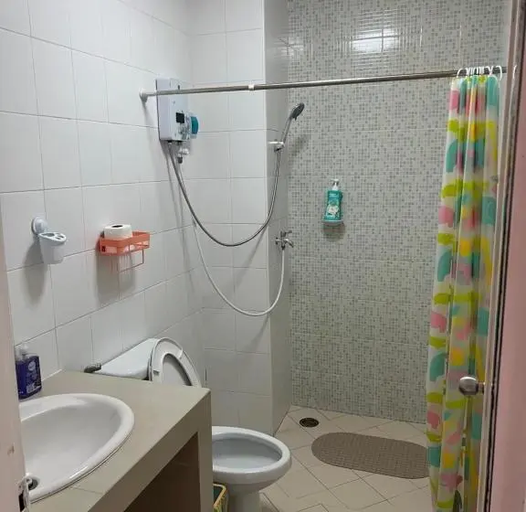バルコニー付きデラックスルーム, Petunya Phuket Guest House