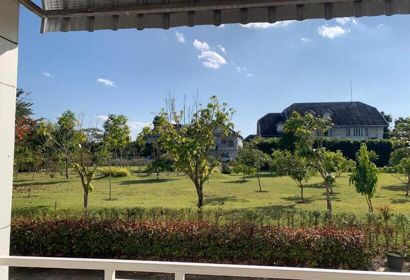 Номер Стандарт, Pj Place