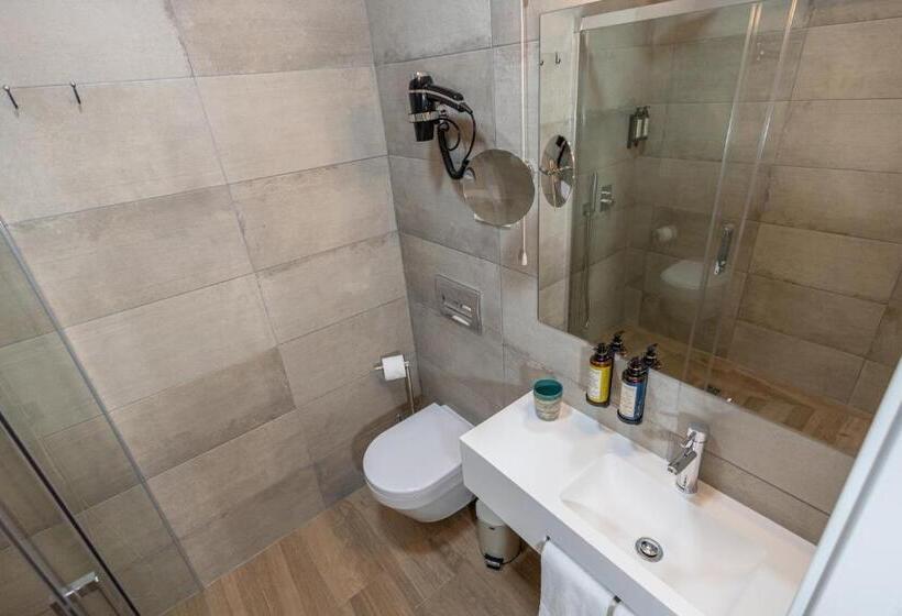 标准间, Watts House