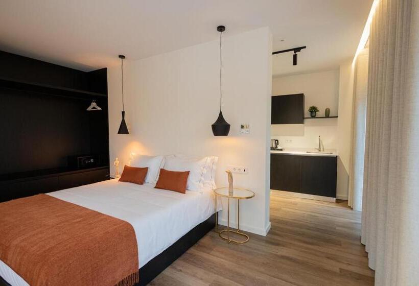 豪华房间, Watts House