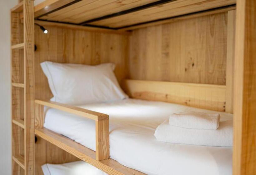 共用房间的床, Watts House