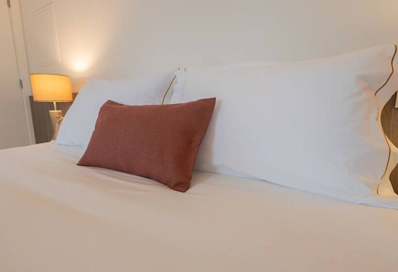 标准间, Watts House