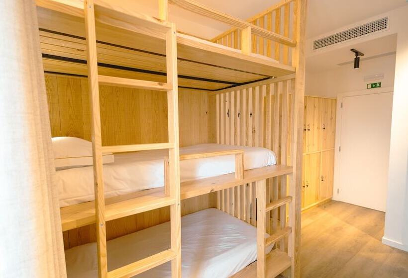 共用房间的床, Watts House