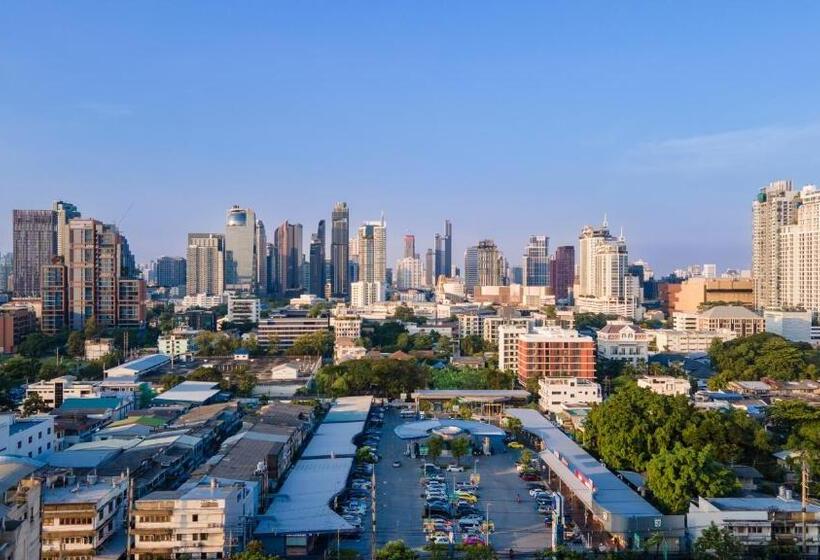 اتاق لوکس, Capitel Rama 4