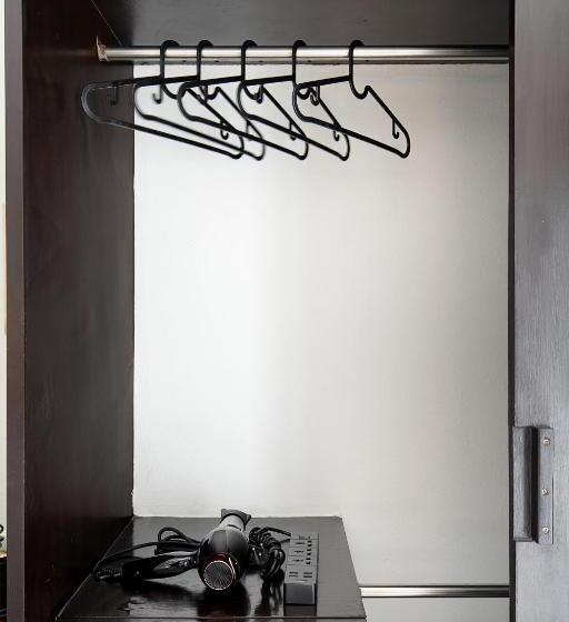 اتاق لوکس, Capitel Rama 4