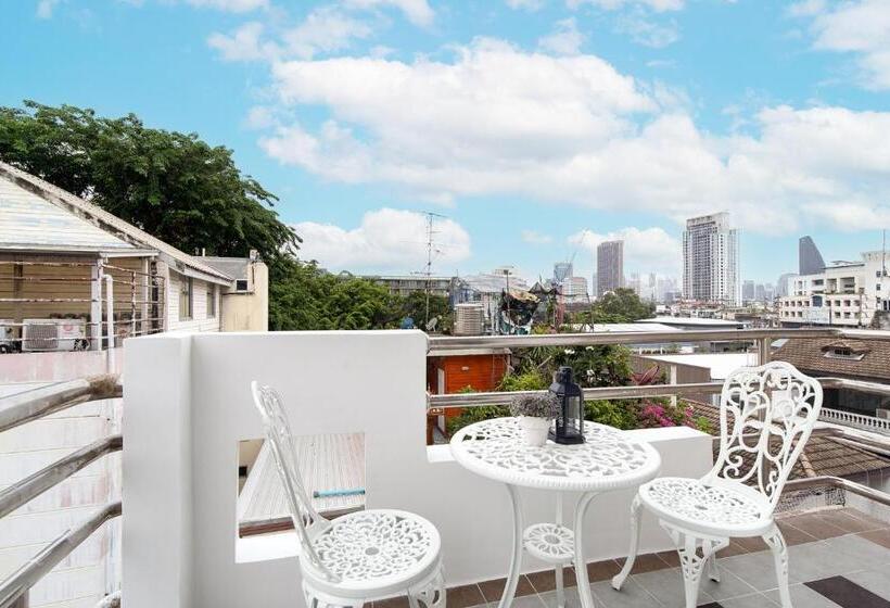 اتاق پرمیوم, Capitel Rama 4