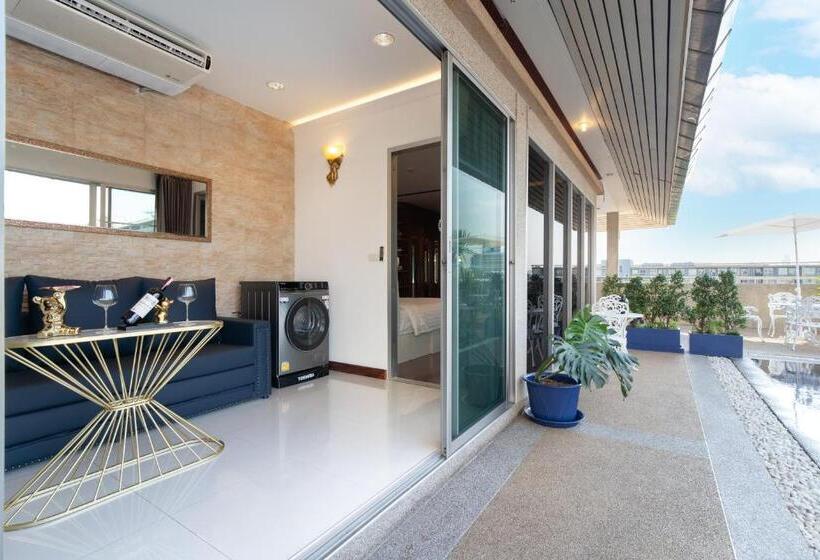 سوئیت پنت هاوس, Capitel Rama 4