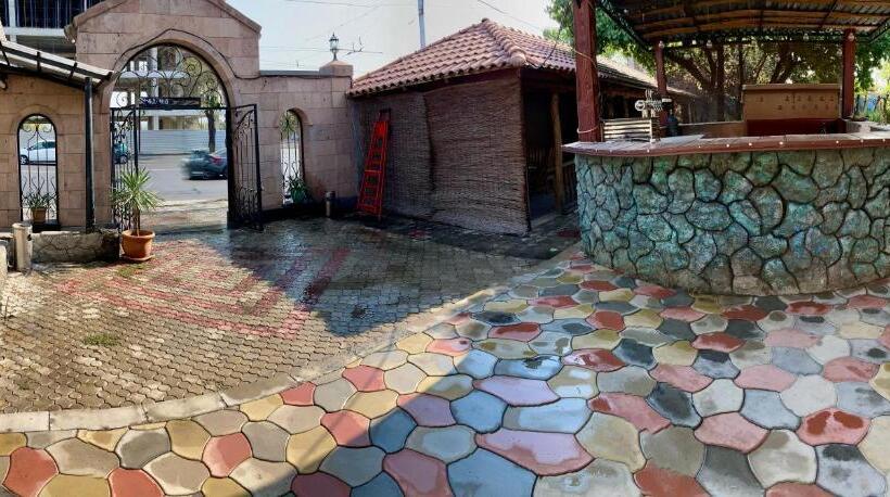 تختخواب در اتاق مشترک, Hostel Travels In Comfort