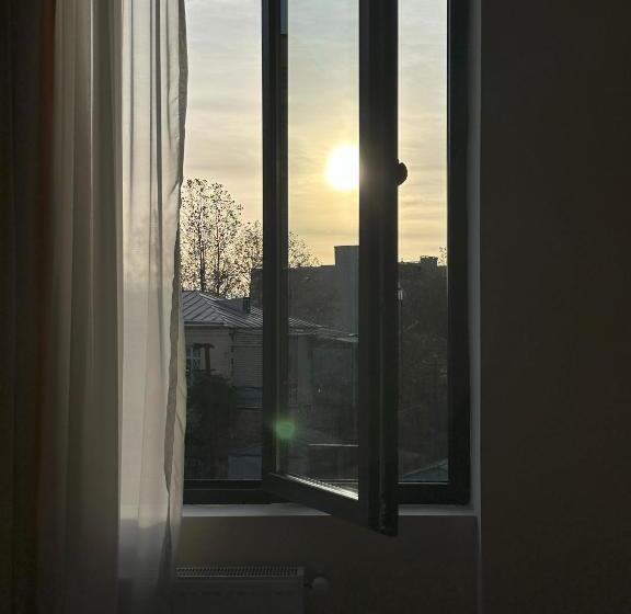 اتاق استاندارد سه نفره, Bina N28