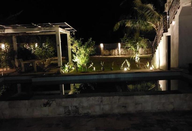 اتاق لوکس با چشم‌انداز دریا, Mercusuar Resort Jepara