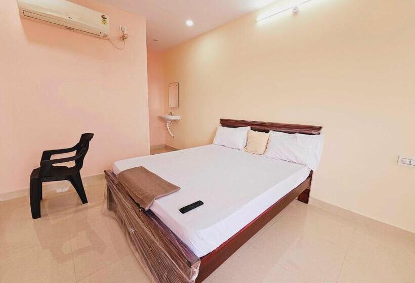 اتاق کلاسیک سه تخته, Oyo Flagship Gokul Residency