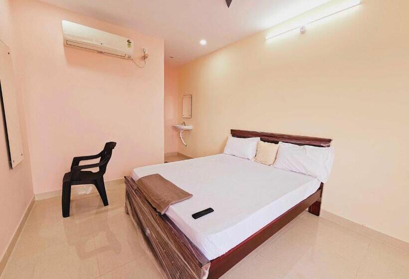 اتاق کلاسیک سه تخته, Oyo Flagship Gokul Residency